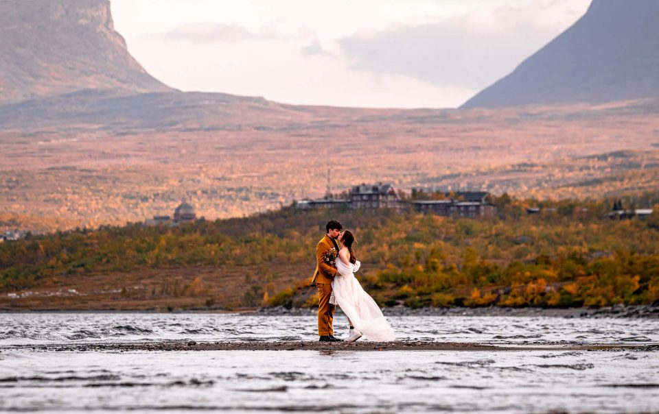 Elopement in Abisko national park with Lappland gate